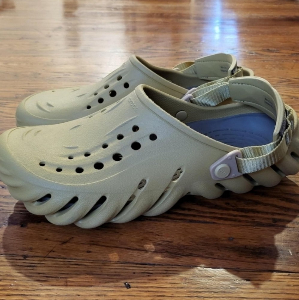 Crocs Echo Clogs.Size 11. Desert Grass Colorway - image 2